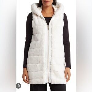 VIA SPIGA Ivory Hooded Quilted Faux Fur Vest